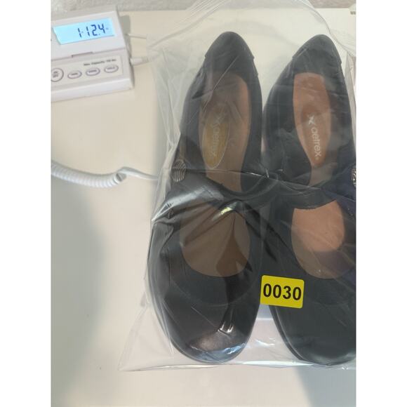 SAS Step Out - Mary Jane Walking Shoe Size 8.5 retail for 195.00 - Picture 10 of 10